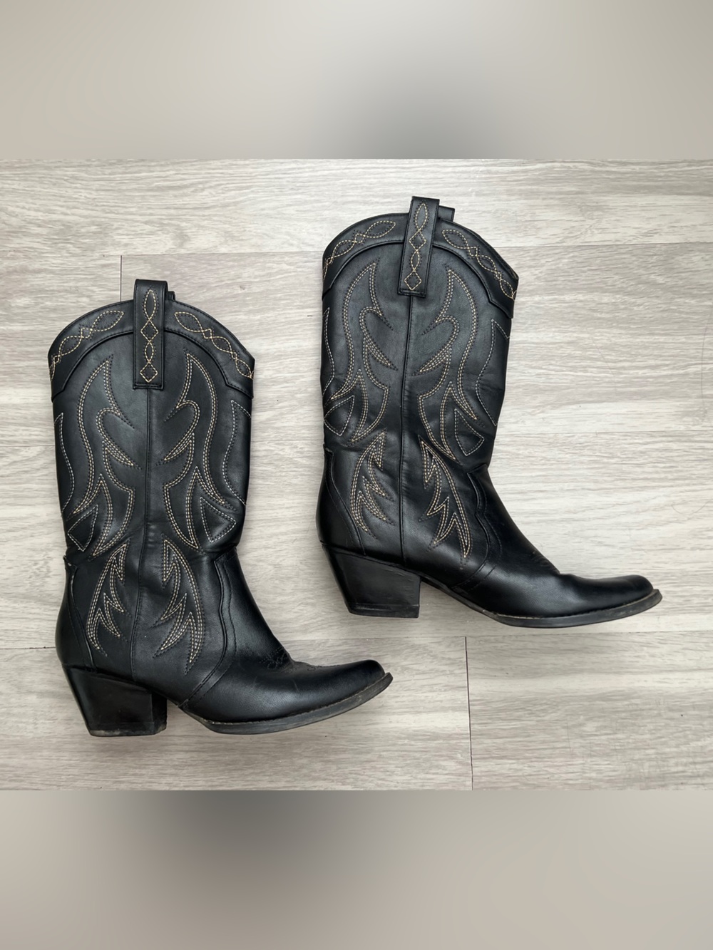 Volatile Black Western Cowboy Boots 8.5 Embroidered Pointed Toe Heeled Y2K